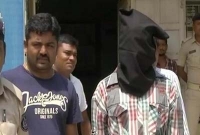 আইসিইউতে নারী রোগীর ওপর চিকিৎসকের এ কি কাণ্ড!  আইসিইউতে নারী রোগীর ওপর চিকিৎসকের এ কি কাণ্ড!