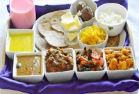 মাত্র ১০ টাকায় থালি, খাবেন একেবারে পেট পুরে!