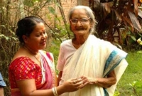 টানা ৭০ বছর চা-বিস্কুট খেয়েই দিন গুজরান শতায়ু অরুণার