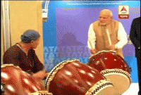 এবার গান গেয়ে সবাইকে চমকে দিলেন নরেন্দ্র মোদী