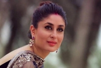 বেশি খাওয়ায় কারিনার 'সমালোচনা' করছেন সাইফ!