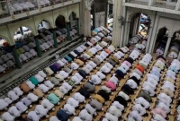 ভারতে ছাগল আকৃতির কেক কেটে ঈদ পালন মুসলিম রাষ্ট্রীয় মঞ্চের