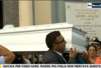 নিজের গোপন ভিডিও সরাতে ব্যর্থ হয়ে তরুণীর আত্মহত্যা নিজের গোপন ভিডিও সরাতে ব্যর্থ হয়ে তরুণীর আত্মহত্যা