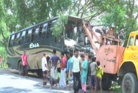 নিহত বাবার কোলে ছেলের লাশ
