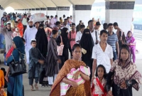 বাস কাউন্টারে টিকিট নেই, দ্বিগুন টাকা নিচ্ছে দালালরা