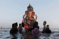 ভারতে গনেশ ডুবাতে গিয়ে সেনাসদস্যসহ ১৬ জনের মৃত্যু