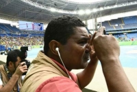 অন্ধ হয়েও দুর্দান্ত ছবি তুলেন যে ফটোগ্রাফার