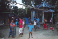 বিয়ের দাবিতে প্রেমিকের বাড়িতে আমরণ অনশন মাদ্রাসা ছাত্রীর