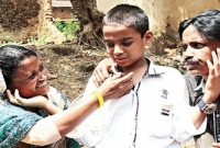  মা-বাবাকে বিয়ে দিল কিশোর ছেলে!