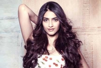 বাবার জন্য অনেক ছবিতে সুযোগ পাননি সোনম! বাবার জন্য অনেক ছবিতে সুযোগ পাননি সোনম!