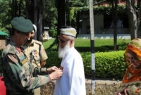 হাজি নাজির হুসেন ও স্ত্রীর সাহসিকতায় বড় বিপদ থেকে বাঁচল ভারতীয় সেনারা হাজি নাজির হুসেন ও স্ত্রীর সাহসিকতায় বড় বিপদ থেকে বাঁচল ভারতীয় সেনারা