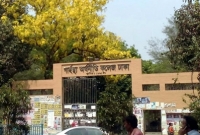 গার্হস্থ্য অর্থনীতি কলেজে ছাত্র ভর্তির দাবি ছাত্রীদের