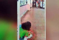 প্লেট নেই, রাঁচি হাসপাতালে মেঝেতে খাবার দেওয়া হল রোগীকে