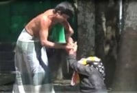 বৃদ্ধ মাকে মারধর, ছেলে আটক