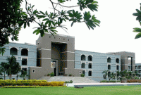 'কাশ্মীরে গিয়ে শক্তি দেখান': বউ-পেটানো স্বামীকে বিচারক