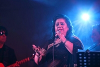 ‘পান খাইয়া ঠোঁট লাল করিলাম’ গানটি গেয়ে লন্ডন প্রবাসীদের মুগ্ধ করলো রুনা লায়লা