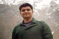 নিজের জীবন দিয়ে বসতি বাঁচালেন পাইলট নিজের জীবন দিয়ে বসতি বাঁচালেন পাইলট