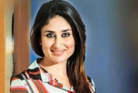 নিজেকে ‘সেলফি কুইন’ বললেন কারিনা