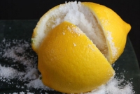 বিছানার পাশে রাত্রে একটি নুন-লেবু রাখলেই দূর হবে শরীরের হাজারো সমস্যা