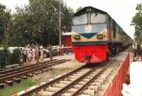 ৯ ঘন্টা পর সিলেটের সঙ্গে সারাদেশের রেল যোগাযোগ ফের শুরু