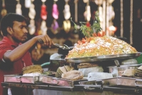 যেভাবে ৫০ কোটি টাকার মালিক হলেন ফুটপাতের দোকানদার