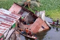 ভবন ধসে নিহত ৩, আটকে পড়েছে ৬ জন
