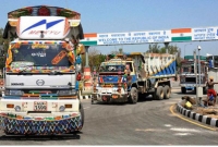 উত্তেজনার মধ্যেও ভারত-পাকিস্তানের বাণিজ্য রমরমা