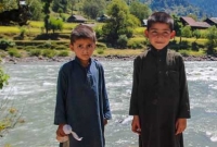 যুদ্ধ নয়, শান্তির পায়রা ওড়াচ্ছে দুই দেশের খুদে নাগরিকরা