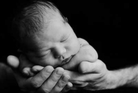 অন্ধকার হাসপাতাল, মোবাইলের আলোয় জন্ম হল শিশুর!