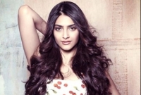 সেই ব্যবসায়ীর সঙ্গে লন্ডনেই থাকছেন সোনম!