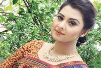 প্রথমবারের মতো হিরোদের মঞ্চে নাচবেন নায়িকা বুবলি