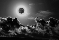 ৩২ মাস পরে ফিরে আসে কৃষ্ণ চাঁদ। কী প্রভাব ফেলে সে মানব জীবনে?