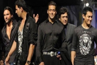 বলিউড তারকাদের মধ্যে এ বছর সবচেয়ে বেশি আয়কর দিয়েছেন? কত টাকা কর দিয়েছেন জানেন?