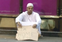 ইসলামী পোশাকের প্রতি শ্রদ্ধার এক অনন্য নজির মিলল লন্ডনের রাস্তায়