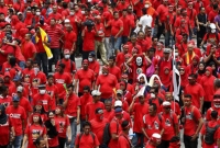 পুরুষের লাল কাপড় পরা : কী বলে ইসলাম