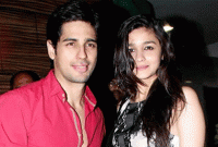 গোপনে ডেট করছেন সিদ্ধার্থ-আলিয়া!