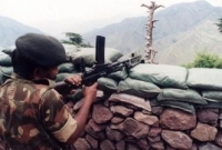 কাশ্মীরে ভারতীয় সেনাবাহিনীর সাথে ৫০ ঘন্টার বন্দুকযুদ্ধ