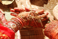 ফুলসজ্জার রাতে কী হয়! জানালেন ভারতীয় দম্পতিরা...