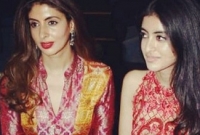 ‘আমার মেয়ের থেকে দূরে থাকুন…’