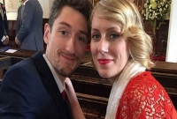 বিয়ের উপহারের বদলে আমন্ত্রিতদের কাছে বেঁচে থাকার জন্য অর্থ সাহায্য চাইছেন হবু বউ