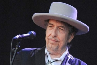 সবাইকে বিস্মিত করে সাহিত্যে নোবেল পেলেন বব ডিলান