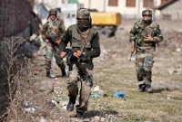 এইমাত্র পাওয়া, পাকাশ্মীরে সিআরপিএফ ক্যাম্পে সেনা-জঙ্গি গুলির লড়াই চলছে