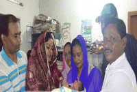 রাস্তায় কুড়িয়ে পাওয়া অর্পিতা এখন বড় বাড়ির কন্যা