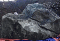 ১৭৫ টনের বিশালাকৃতির জেড পাথর পাওয়া গেছে মিয়ানমারে