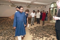 মন্ত্রীকে ঘিরে ধরল হাজার হাজার ইঁদুর! মন্ত্রীকে ঘিরে ধরল হাজার হাজার ইঁদুর!