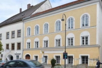 হিটলারের জন্মভিটার বাড়িটি ভেঙে ফেলবে অস্ট্রিয়া