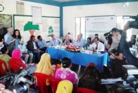 বরিশালে গিয়ে শিউলী বেগমের কাছে যা জানতে চাইলেন বিশ্বব্যাংক প্রেসিডেন্ট