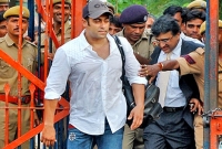 পুরনো মামলা ৬ বছর জেল: আবারো ফেঁসে যাচ্ছেন সালমান খান