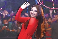 নিজের সম্পর্কের ব্যাপারে  কিছু খোলামেলা কথা বললেন কারিনা