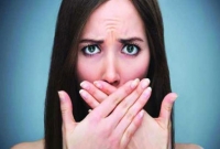 মুখে গন্ধ থেকে যেভাবে রক্ষা পেতে পারেন